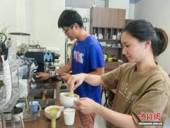 飞盘为媒咖啡筑巢 台青夫妻南宁逐梦